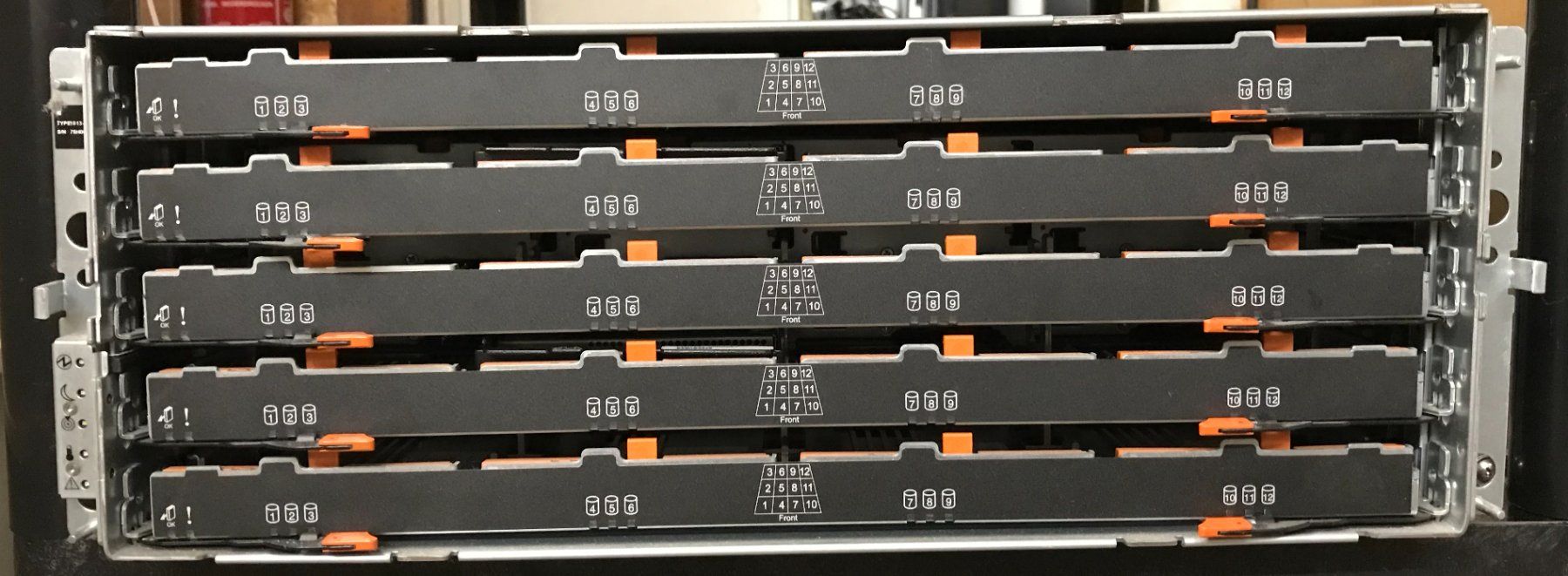 IBM Server: IBM System Storage DCS3700 – Usato da Allschwil venduto da Rvogt