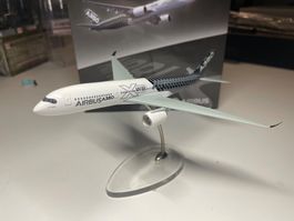 Airbus A350XWB auf Ständer 1/400