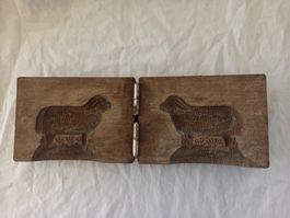 Moule ancien articulé à beurre en bois, agneaux