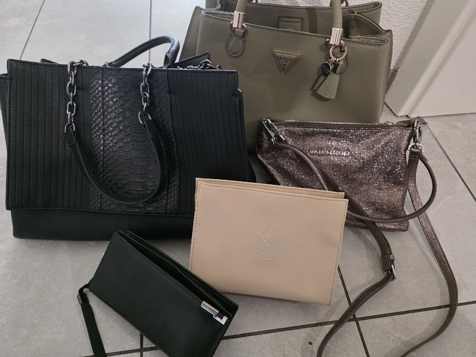 Taschen für Damen: sacs – Gebraucht aus Cottens FR von Madm2-23
