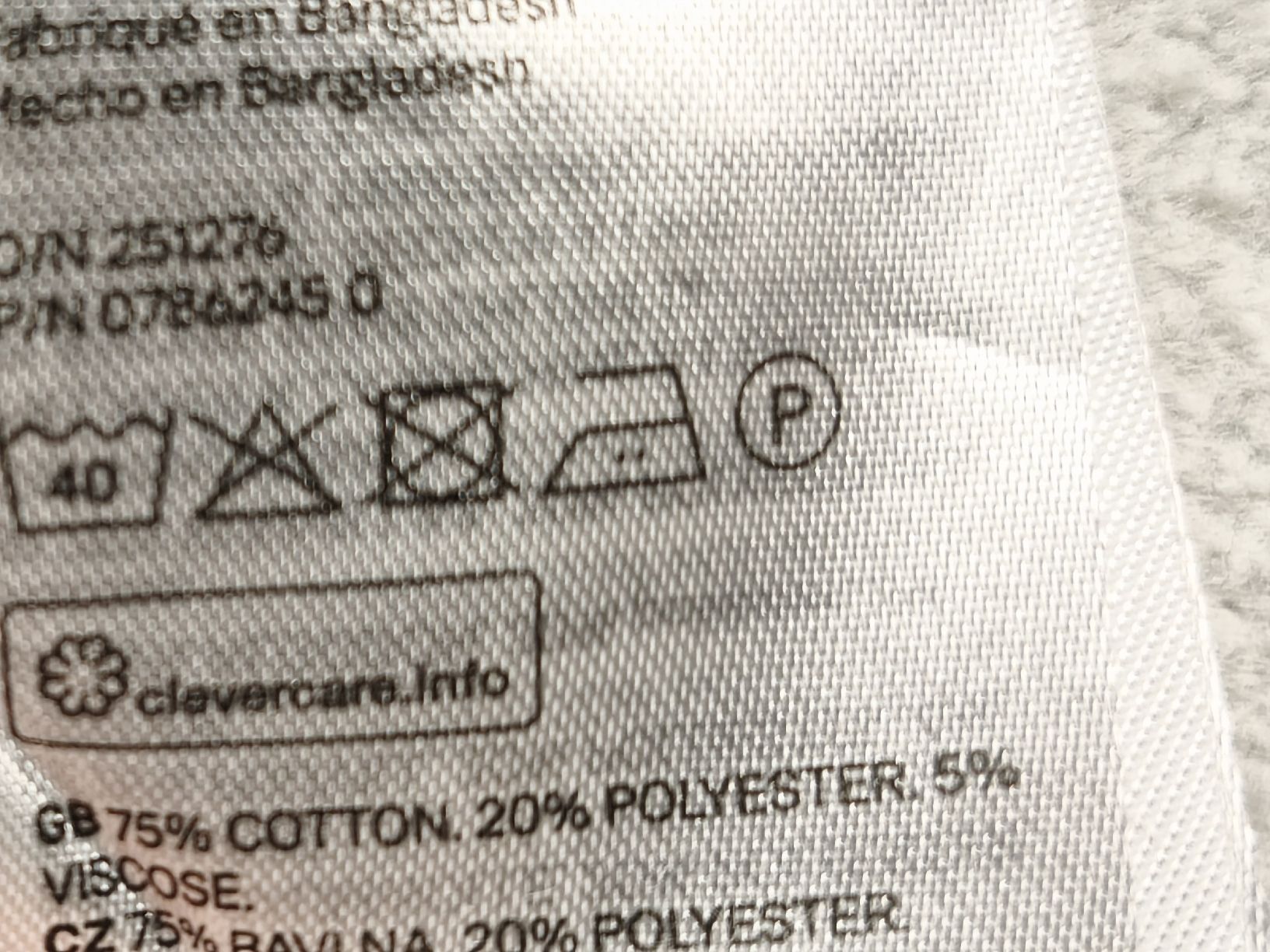 H&M Pullover & Sweatshirts: Grauer H&M Pullover Grösse L neuwertig – Gebraucht aus Emmetten von SecondhandSiska 4