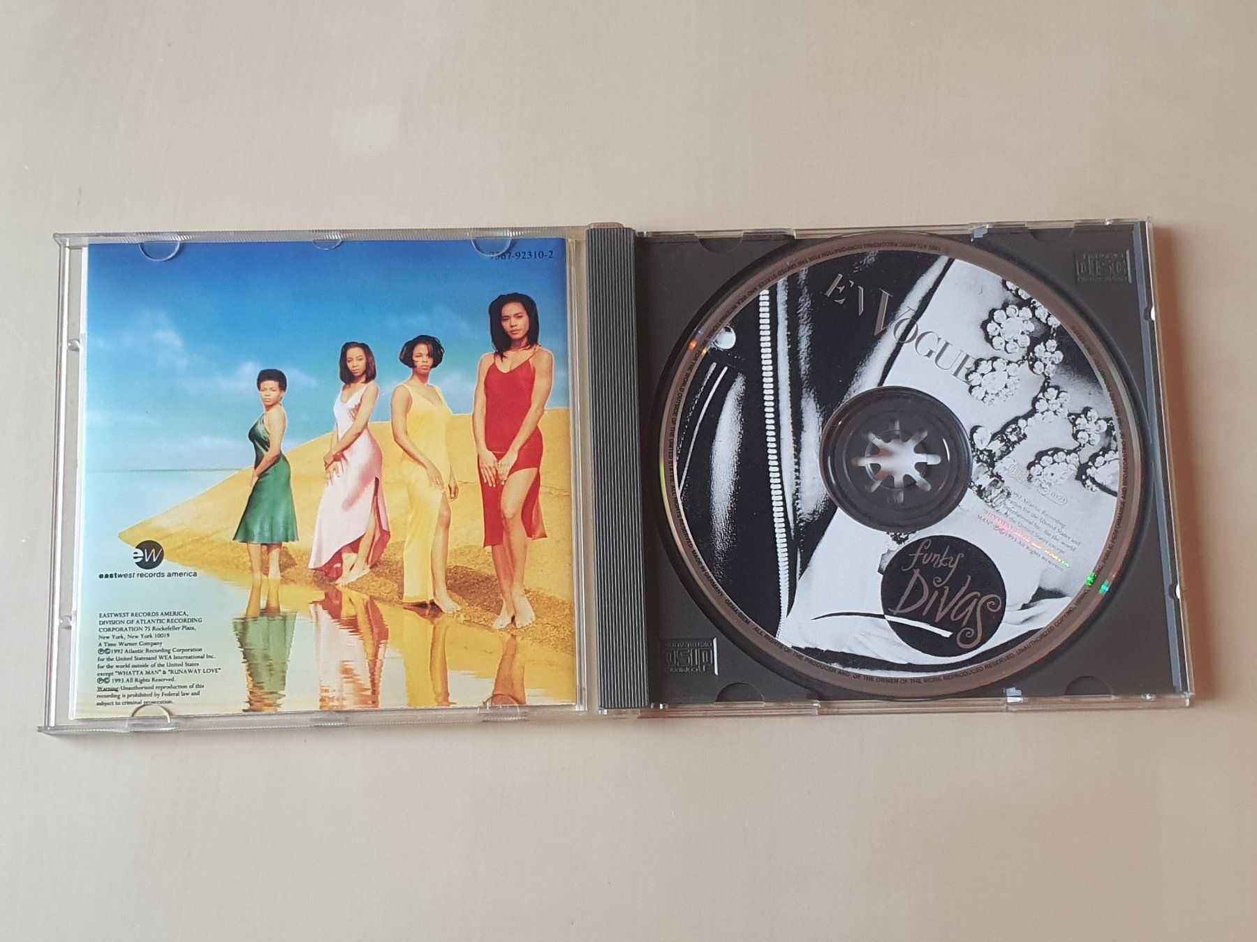 CD: En Vogue Funky Divas – Usato da Stansstad venduto da collectorsshop 2