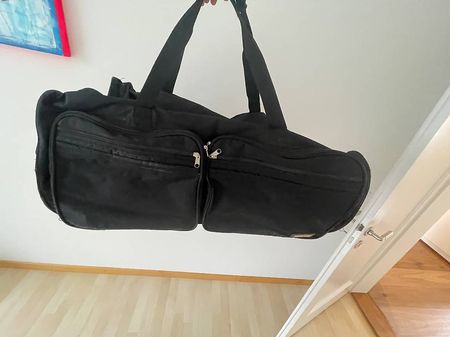 Grosse Reisetasche mit Rollen und ausziehbarem Griff