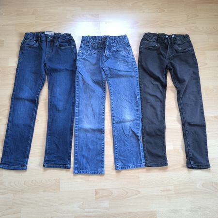 Lot de 3 jeans 146