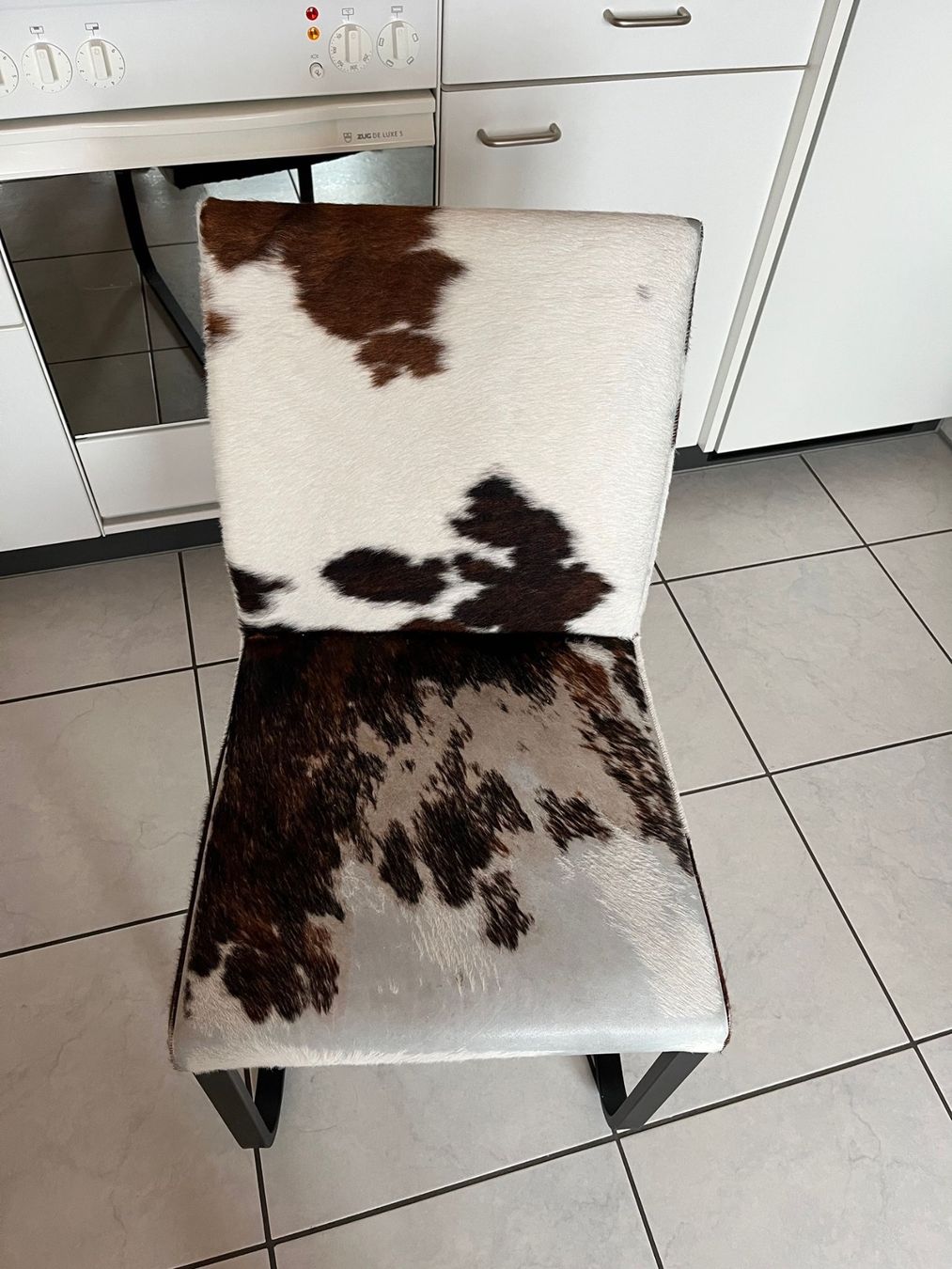 Sedie: Designer Freischwinger Stühle mit Kuhfell – Usato da Lungern venduto da Scastis 2
