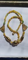 Unikat. Gelb Agate mit Peridot und Perlmutt