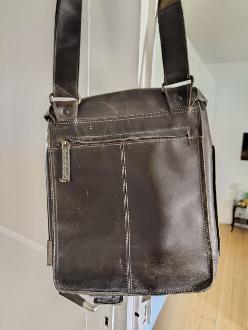 Aunts & Uncles Borse: Ledertasche von aunts and uncles – Usato da Basel venduto da ste_g9bv 3