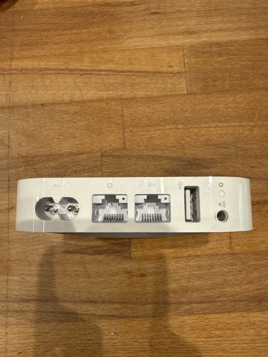 Apple Modem & Router: Apple AirPort Express A1392 used – Usato da Celigny venduto da AziwA 2