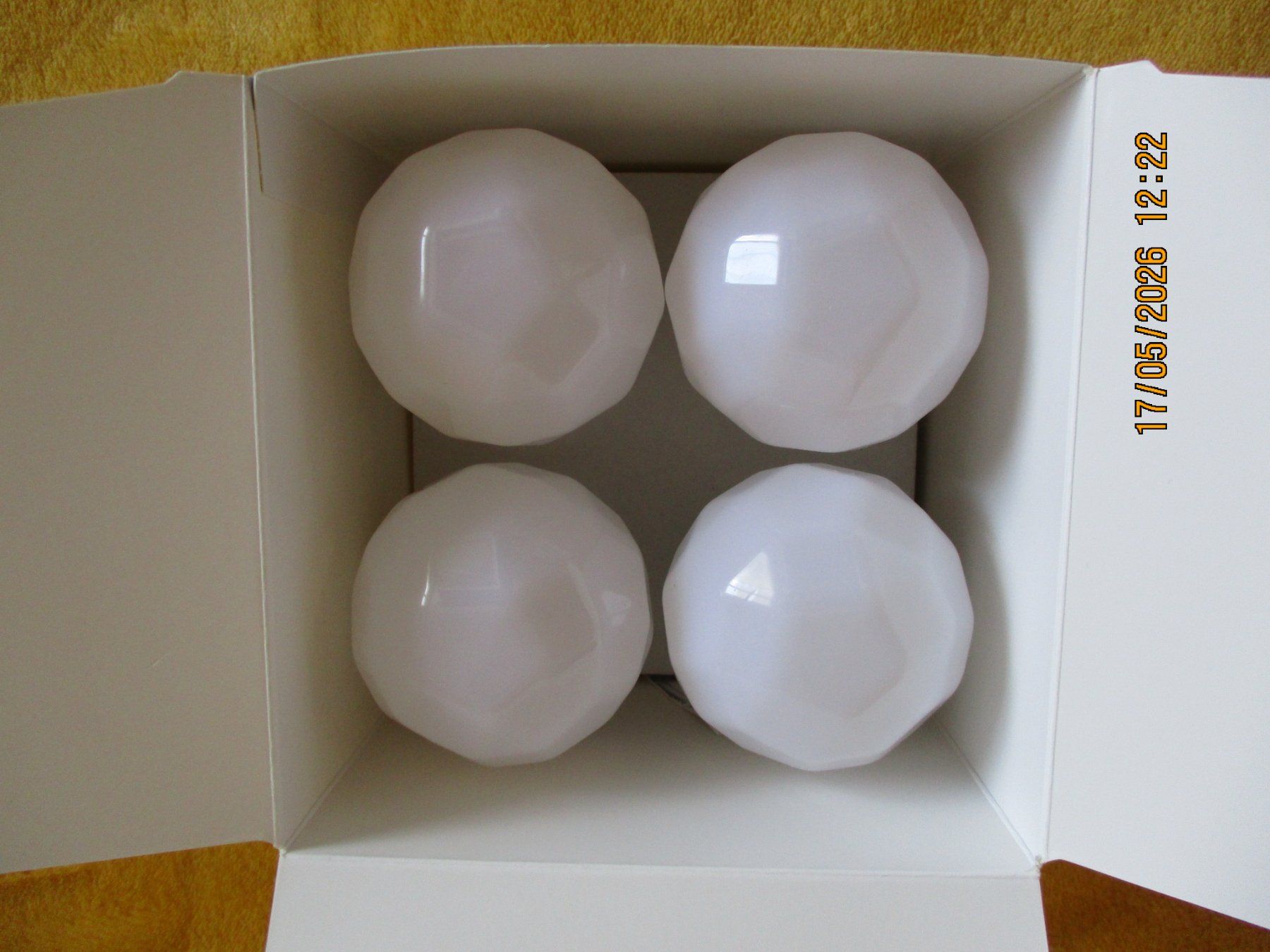 Lampes: 4 STÜCK RGB-LED-BIRNEN – Neuf avec emballage d'origine à Safenwil par universum78 2