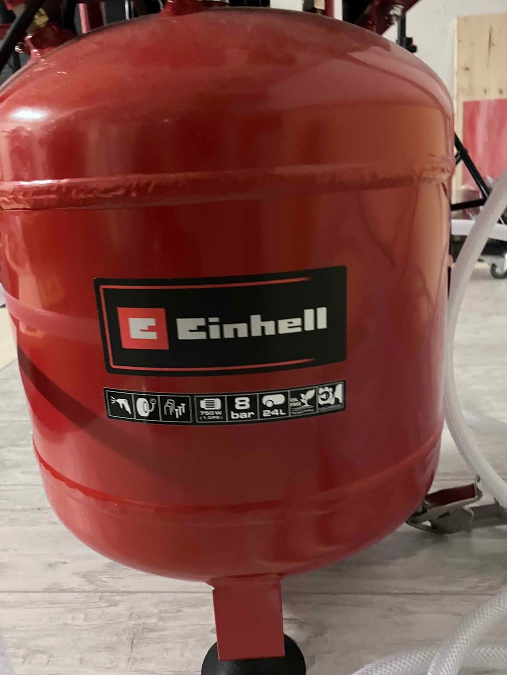 Einhell Compresseurs: Einhell Kompressor TE-AC 24 Silent  & Druckluft-Set 3-tlg. – D'occasion à Rümlang par deniz-78 2