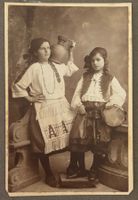 Originalfoto Js. Zumbühl, Kinder, Tracht, Krug