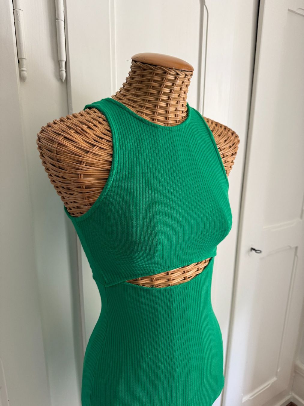 Pull&Bear Kleider: PULL & BEAR - Schlauchkleid grün gerippt XS – Gebraucht aus Zürich von Diazaio 1