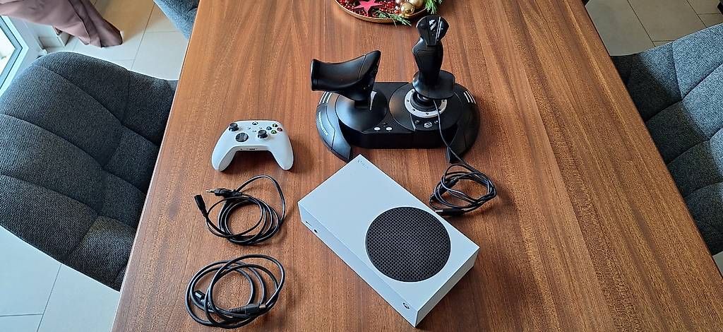 Konsolen: Xbox S inklusive Thrustmaster T. Flight Hotas one – Gebraucht aus Ettingen von RvZ