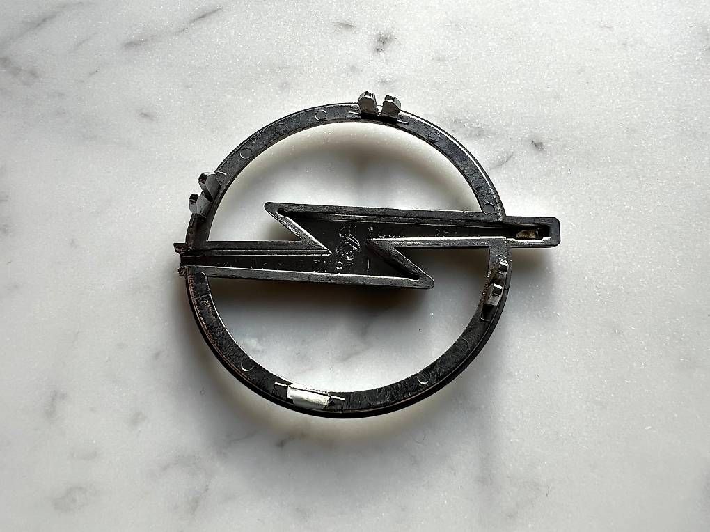Tutti pezzi di ricambio auto: Original Vintage Opel Emblem – Usato da Biel/Bienne venduto da lef_2jnx 2
