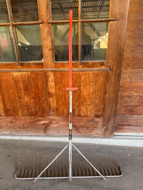 Robuster Metall Rechen für auf dem Bauernhof (Gebraucht) in Diemtigen ...