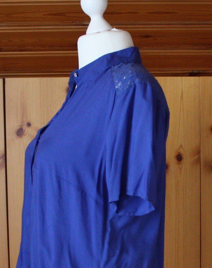 Camicette: Bluse Kurzarm CH. VÖGELE blau Gr. L – Usato da Flüelen venduto da Diversicum-Curvy 4