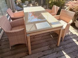 Hochwertiger Garten- / Terrassentisch inkl. 4 Stühle