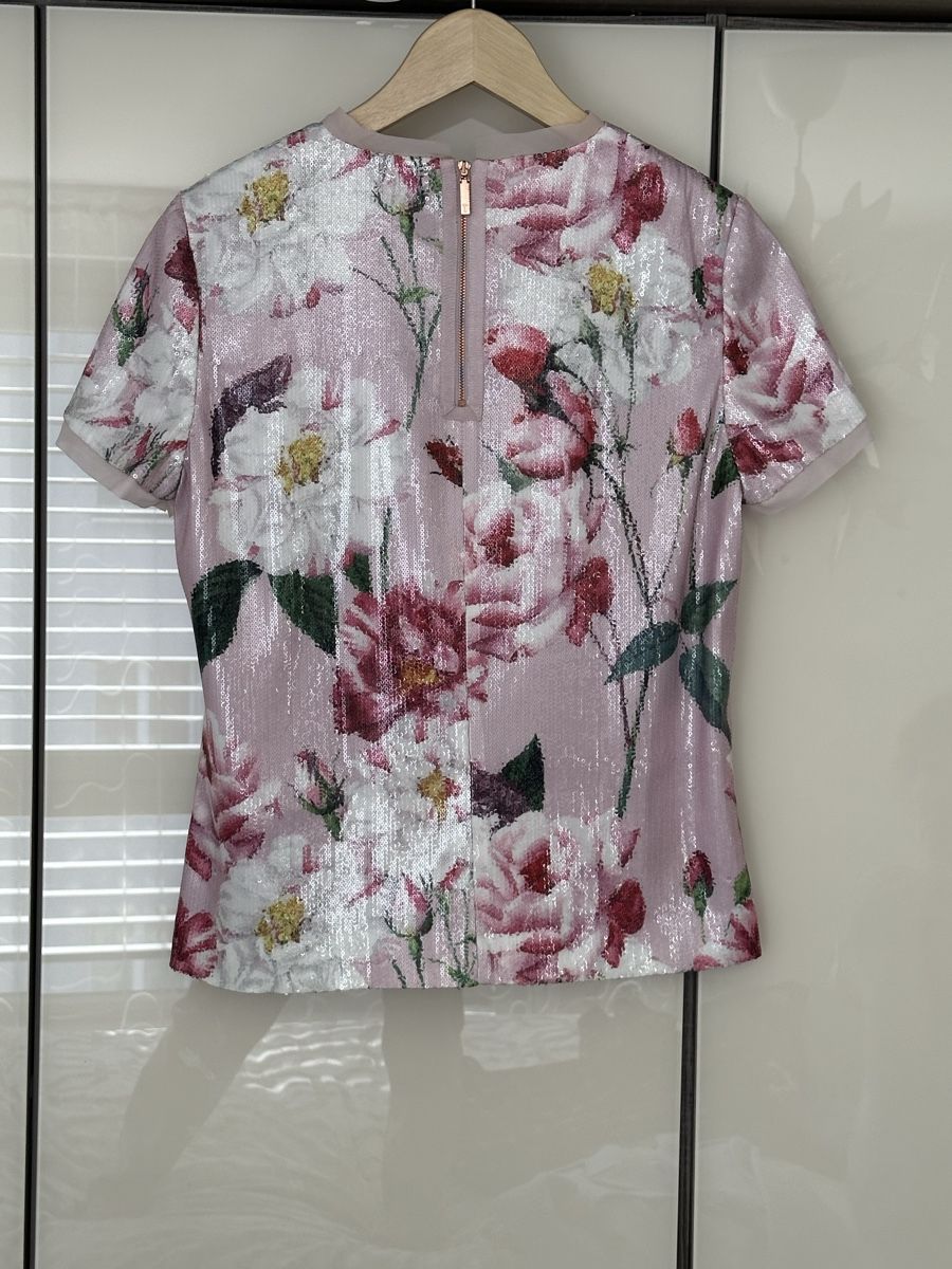 Top: Ted Baker Sequined Floral Top Size 2 New – Nuovo (secondo la descrizione) da Zürich venduto da NYDDYN 1
