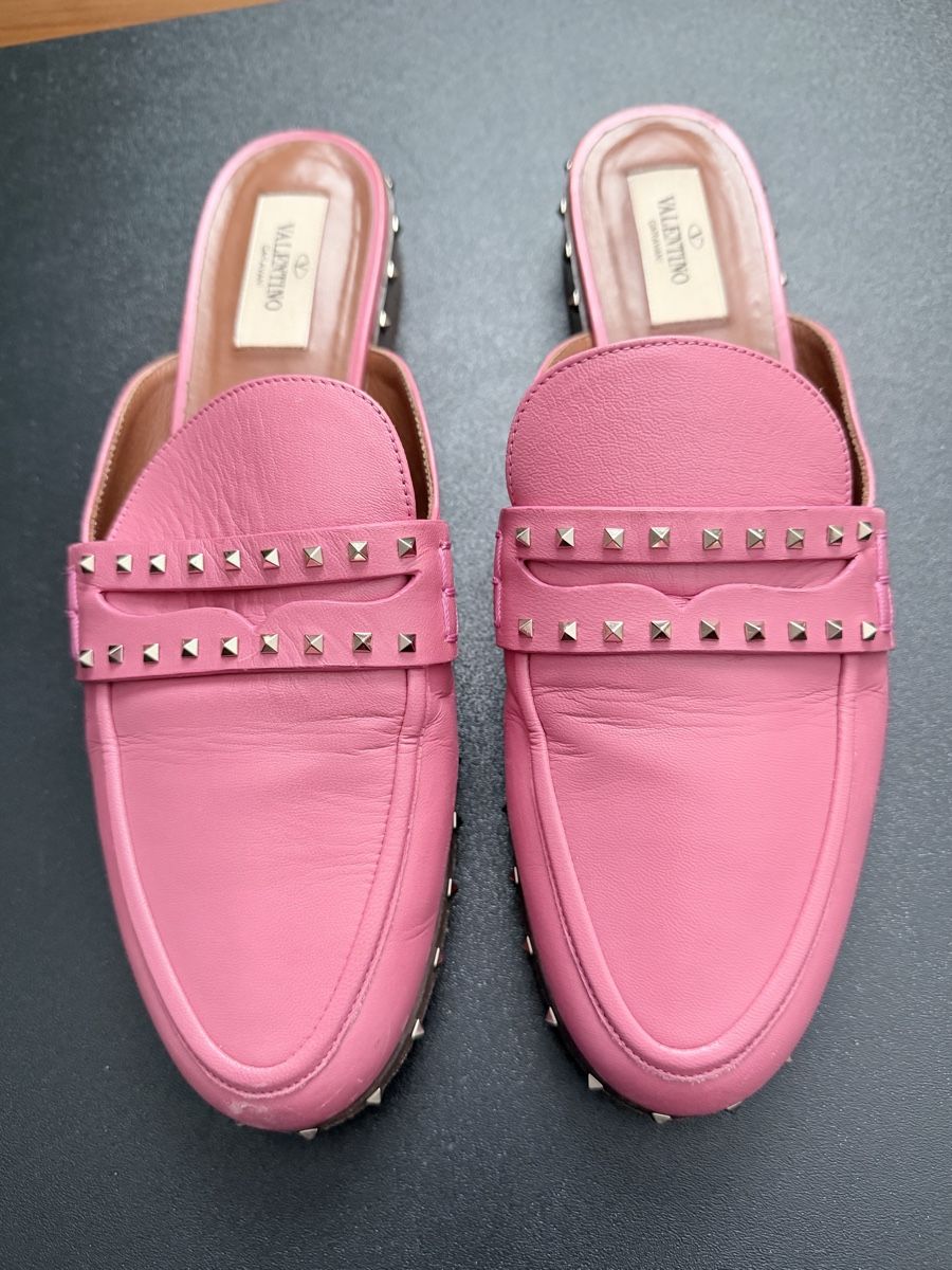 Valentino Herrenschuhe: Mules Valentino Garavani Rockstud roses taille 39 – Gebraucht aus Courgevaux von auxtrouvailles