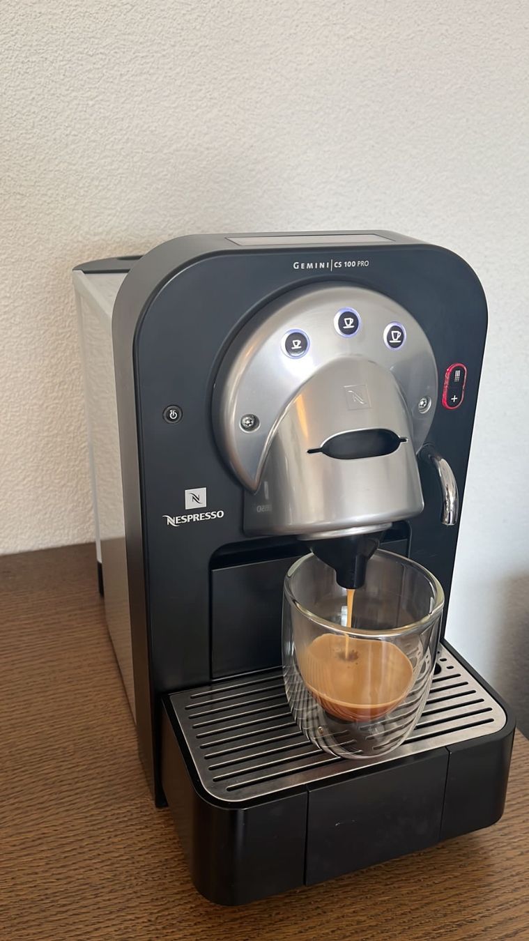 Nespresso Kaffeemaschinen & Espressomaschinen: Nespresso Gemini CS100 – Gebraucht aus Root von  1