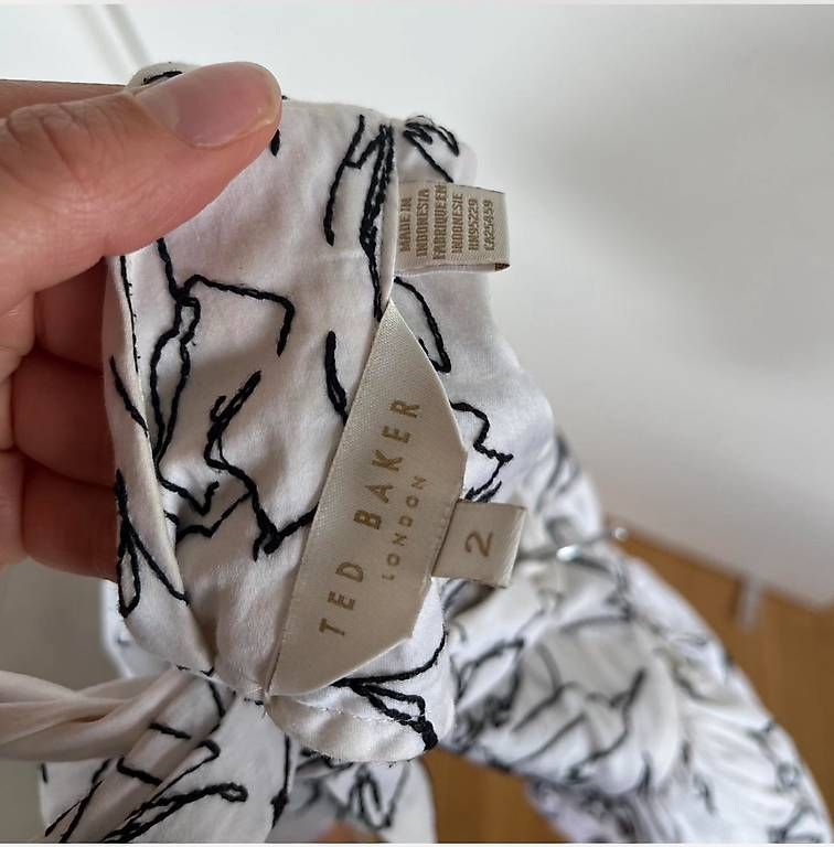 Camicette: romantische Bluse mit Puffärmeln in weiss Gr. 38 – Usato da Zürich venduto da cel_cw9k 1