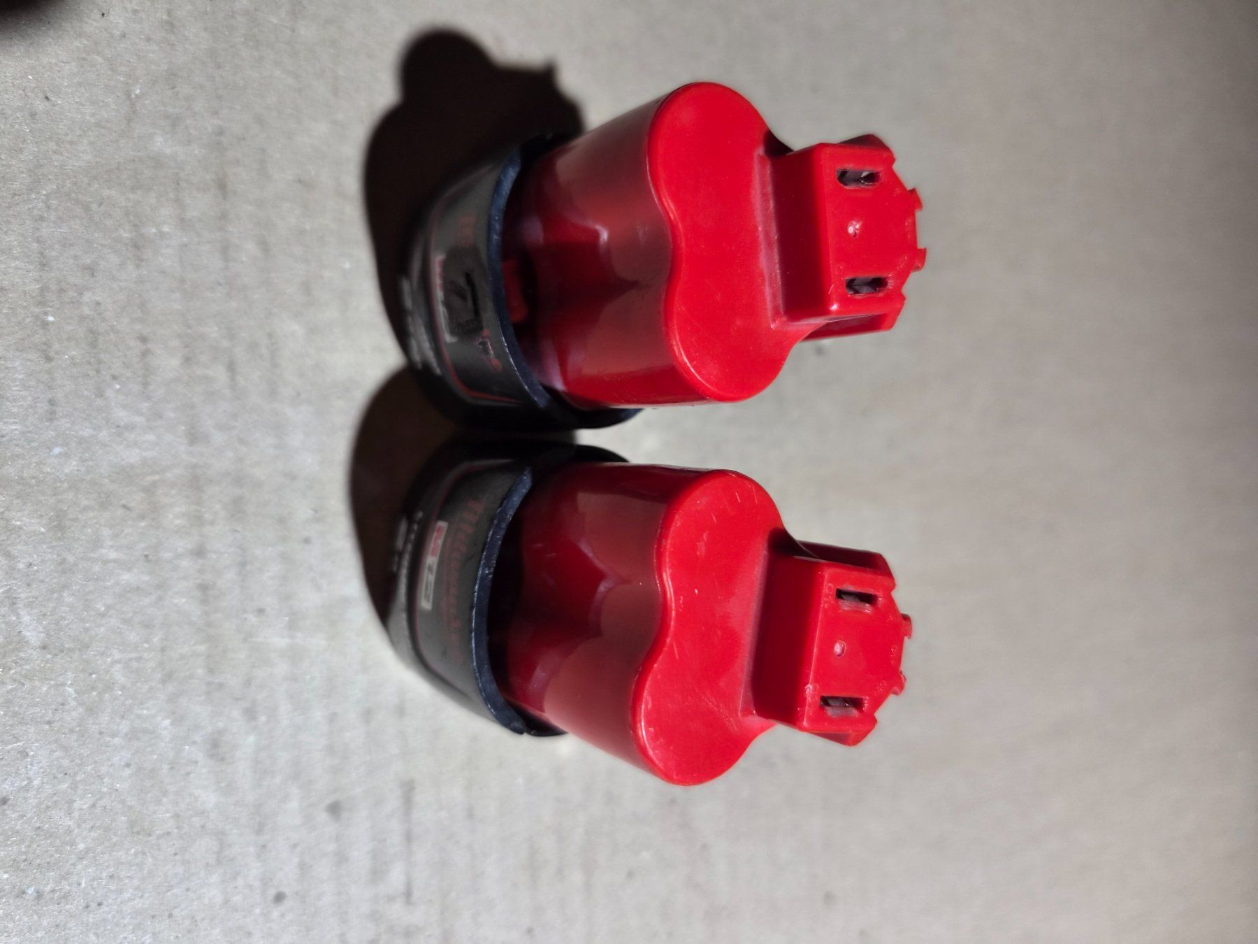 Milwaukee Akkus: 2 Milwaukee Akkus 12V 2Ah Gebraucht – Neu und originalverpackt aus Reutigen von beore 3