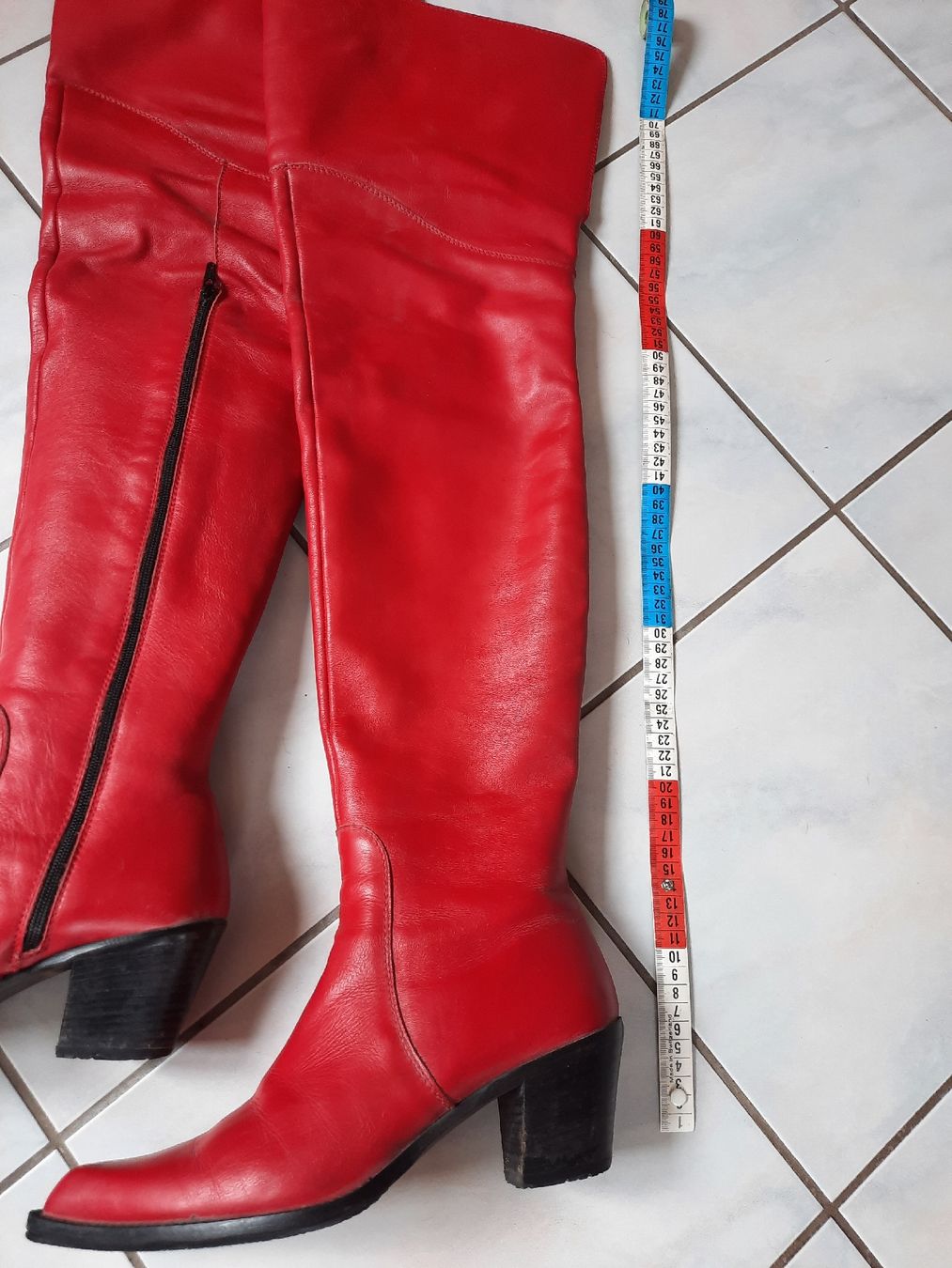 Chaussures femmes: CUISSARDES, en CUIR ROUGE – D'occasion à Le Locle par marylise01 3