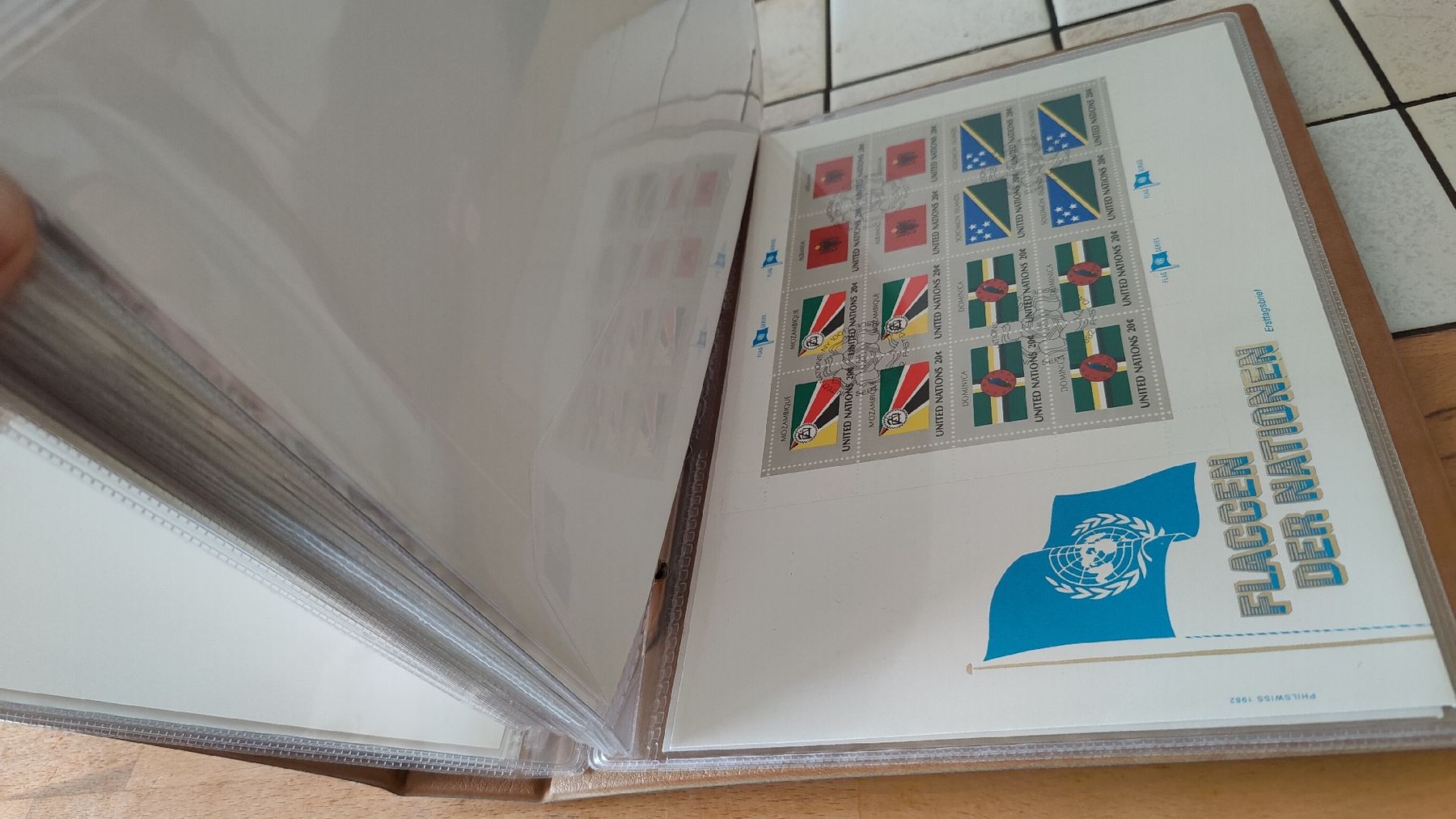 Album: Unicef UNO Flags Sammlung, Genf (L15) – Usato da Neuenhof venduto da bro_9zsg 6