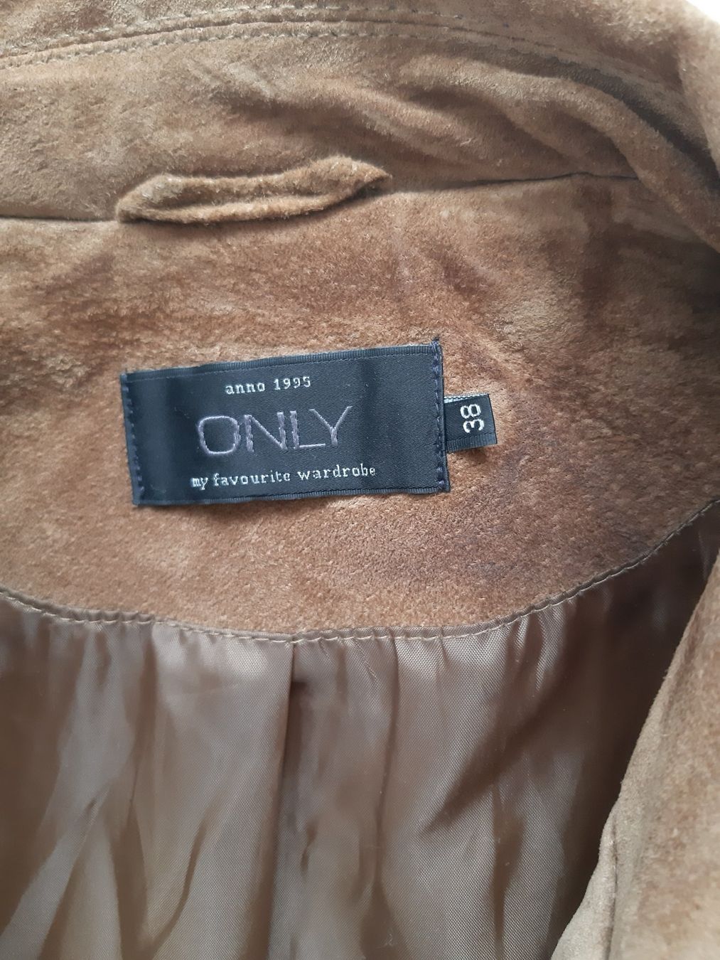 Lotti di vestiti: ONLY Wildleder Set, Gr. 36/38, Herbst-Look Top! – Usato da Hinwil venduto da Rado56 1