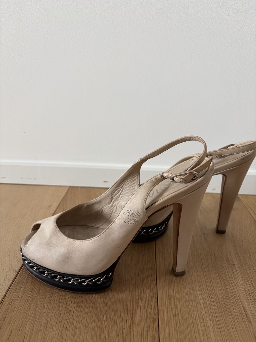 Chanel Scarpe da donna: Chanel heeled sandals – Usato da Zürich venduto da Moremoneymoney
