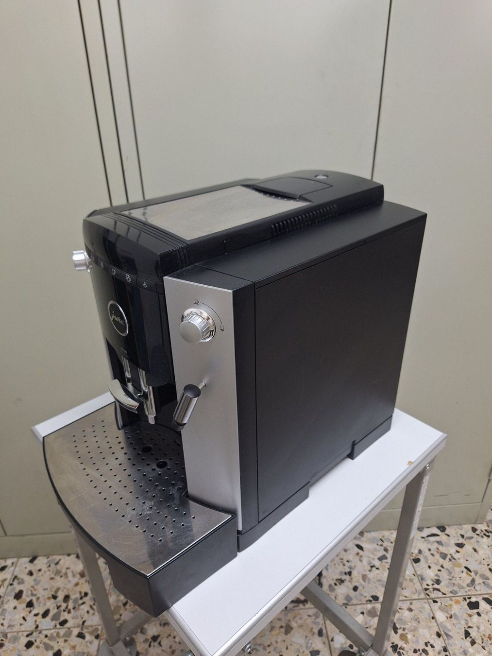 Jura Macchine per caffè & Macchine per espresso: Machine à café JURA IMPRESSA WF600 – Difettoso da Laconnex venduto da Patkek29 2