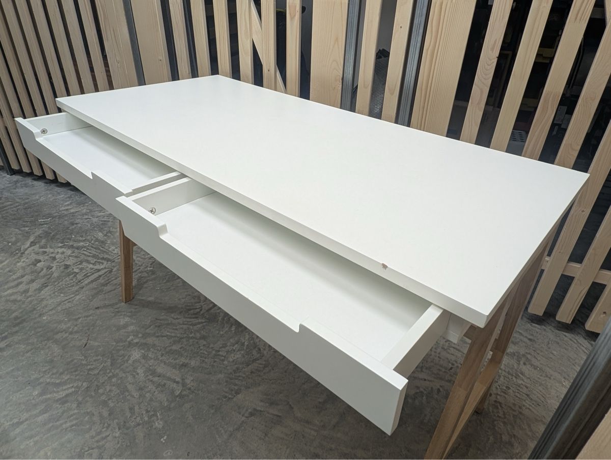 Livique Schreibtische: Desk – Gebraucht aus Rolle von gos_2xy5 2