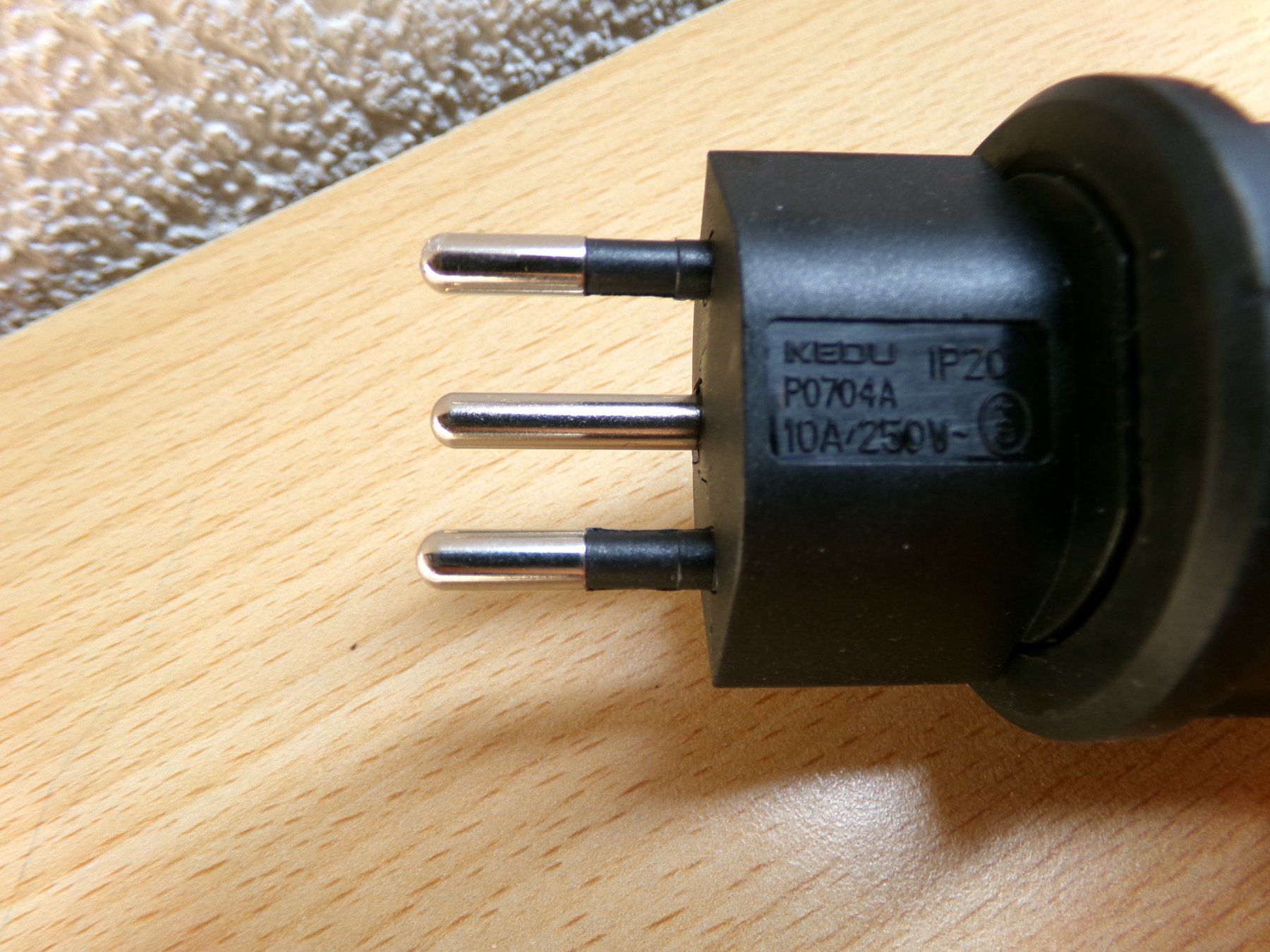 Spine: Stecker Typ13 schwarz IP20 – Nuovo (secondo la descrizione) da Hombrechtikon venduto da HaGeKa50 6