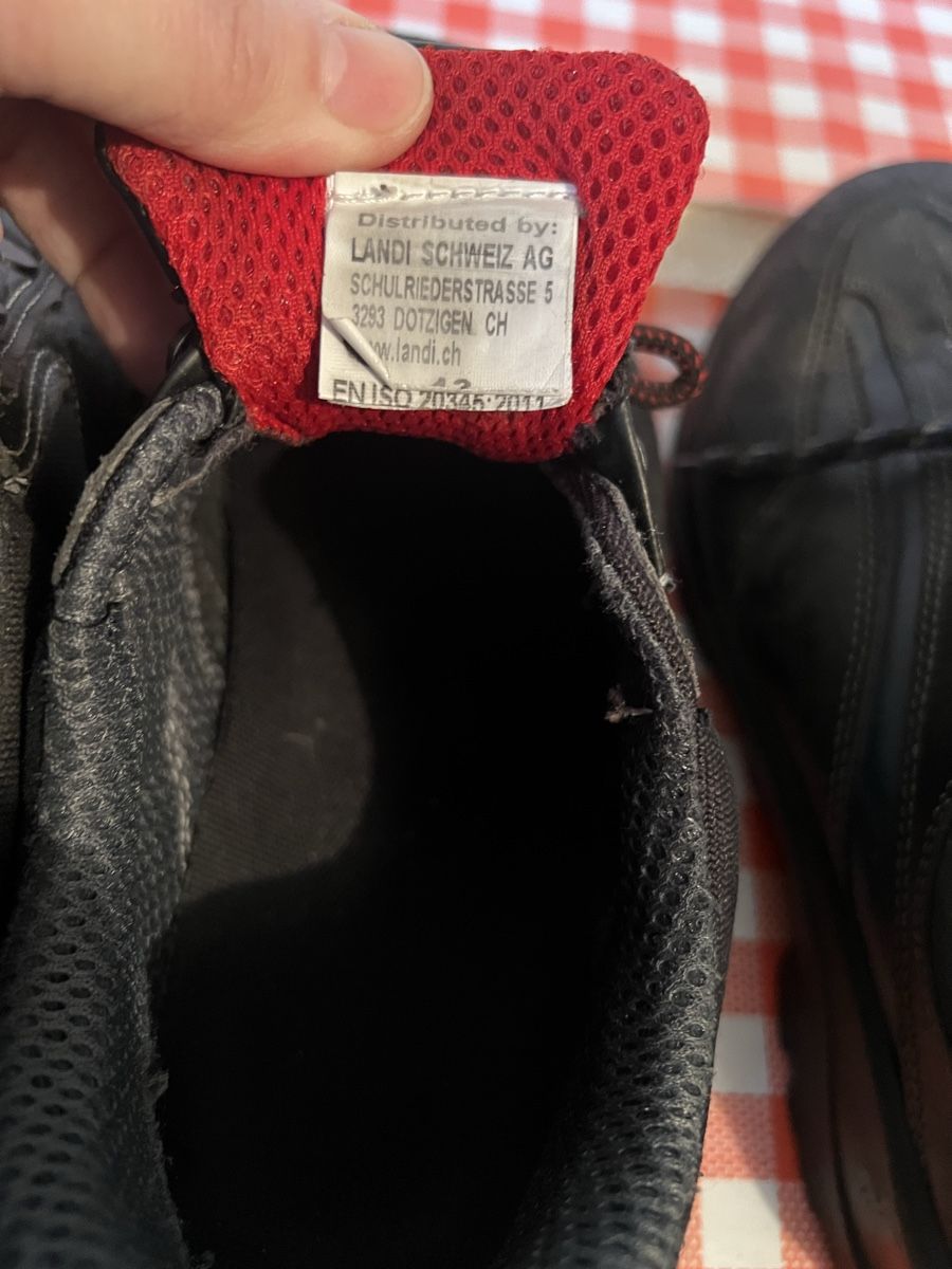 Scarpe da uomo: 2 Arbeit Schuhe gr. 42 Stahl Kappend – Usato da Triesen venduto da bubita 5