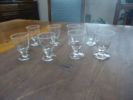 Verres à vin blanc anciens en verre gravé - 8 pièces