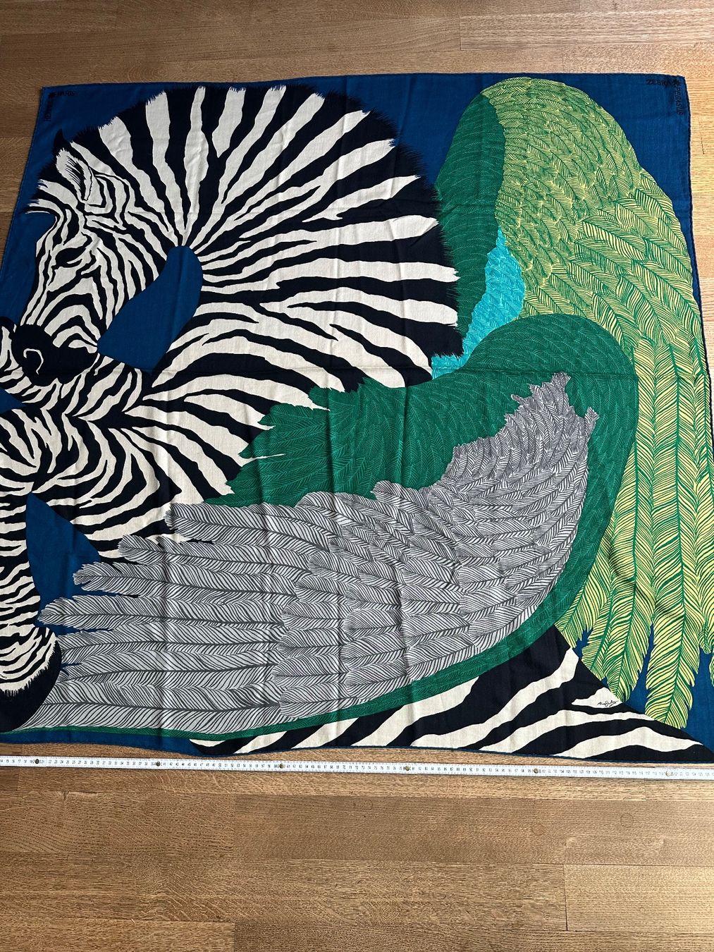 Hermès Foulards & écharpes: Hermès Tuch Zebra Feder Design – D'occasion à Luzern par Ever04 1