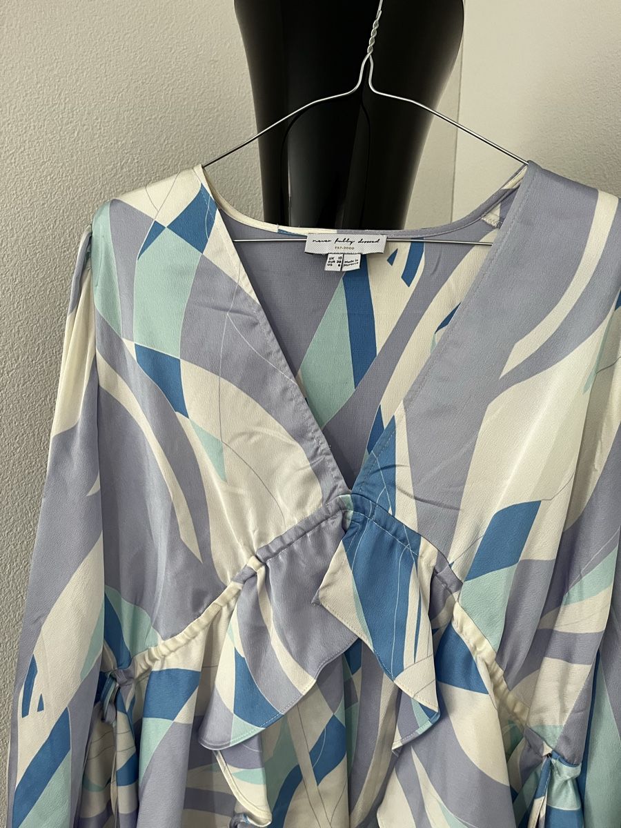 Vestiti: Kleid seidenoptik hellblau/lila/weiss Gr. 38 – Nuovo (secondo la descrizione) da Hinwil venduto da dire07 1