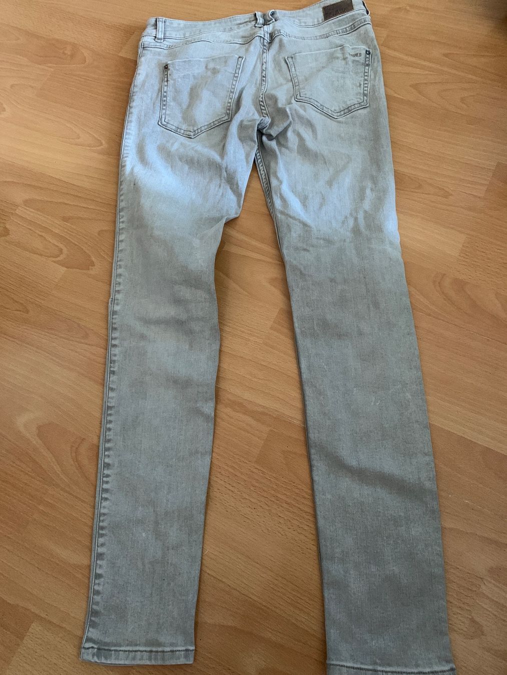 Zara Jeans: Joli jeans gris Zara taille 38 – Usato da MEYRIN venduto da Gwendo10 1