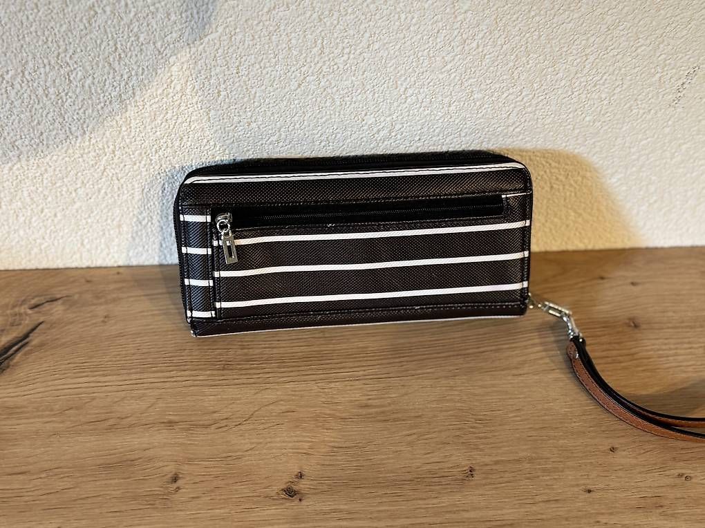 Guess Portemonnaie: Guess Portemonnaie – Gebraucht aus Frutigen von sal_9lqd 1