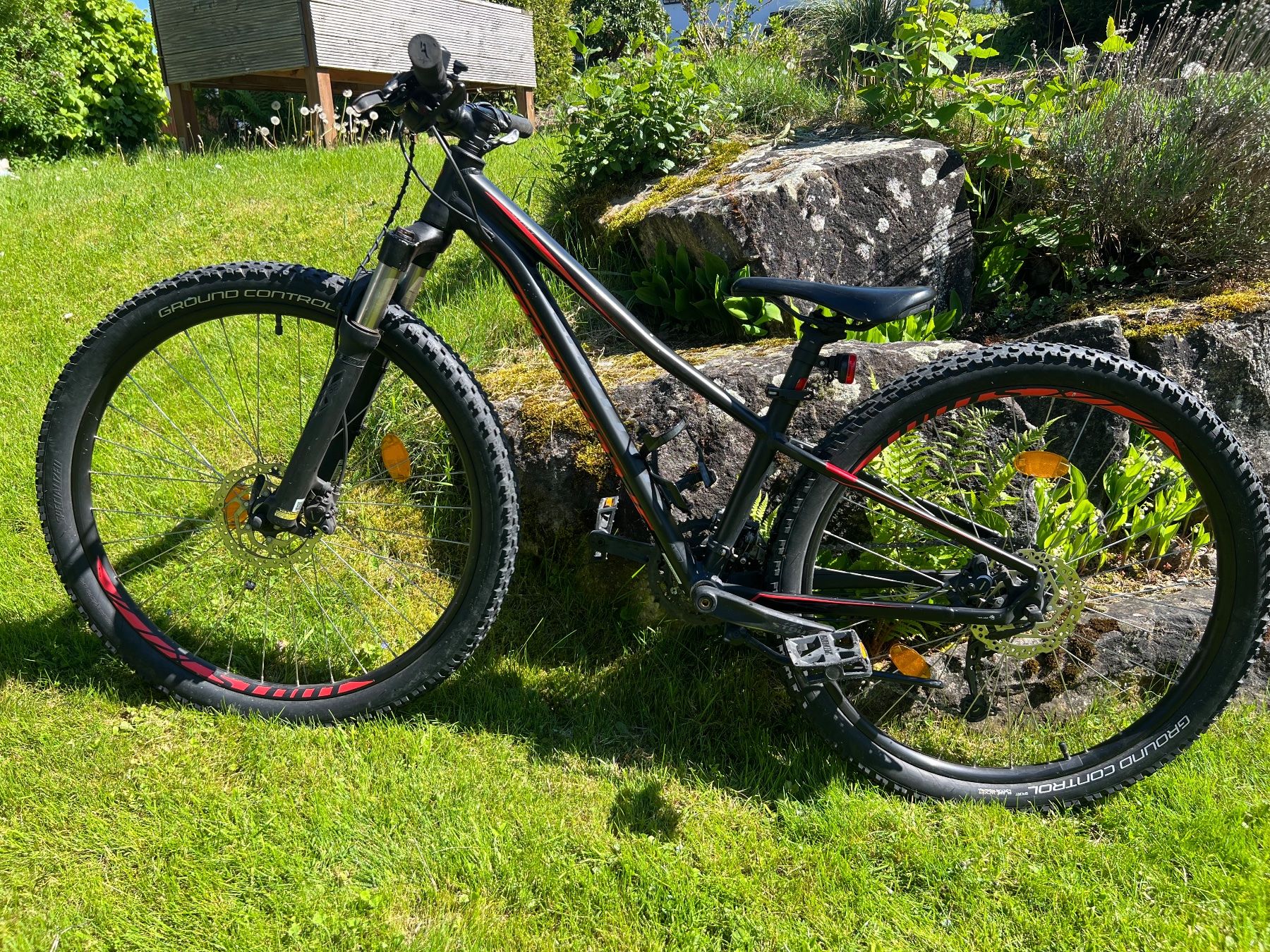 Specialized Velos: Kinder Mountainbike Specialized – Gebraucht aus Wünnewil von