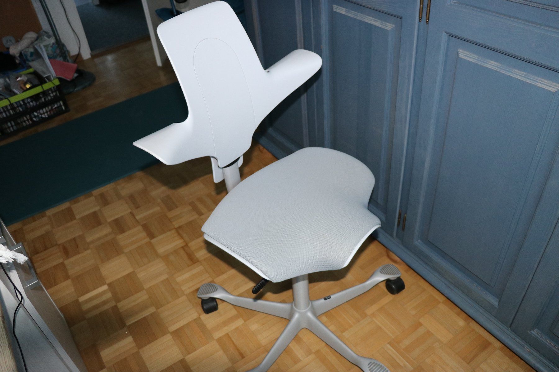 Håg Sedie: Original Capisco - ergonomischer Bürostuhl HAG - hellgrau – Usato da Wattwil venduto da Yakana 1