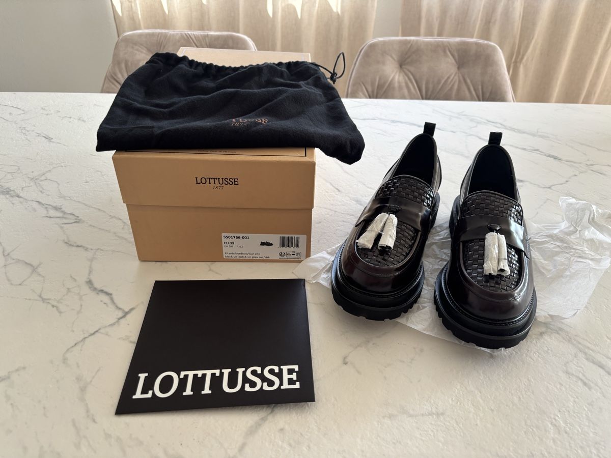 Chaussures femmes: LOTTUSSE Loafer Bordeaux – Neuf avec emballage d'origine à Lömmenschwil par tmr_xx