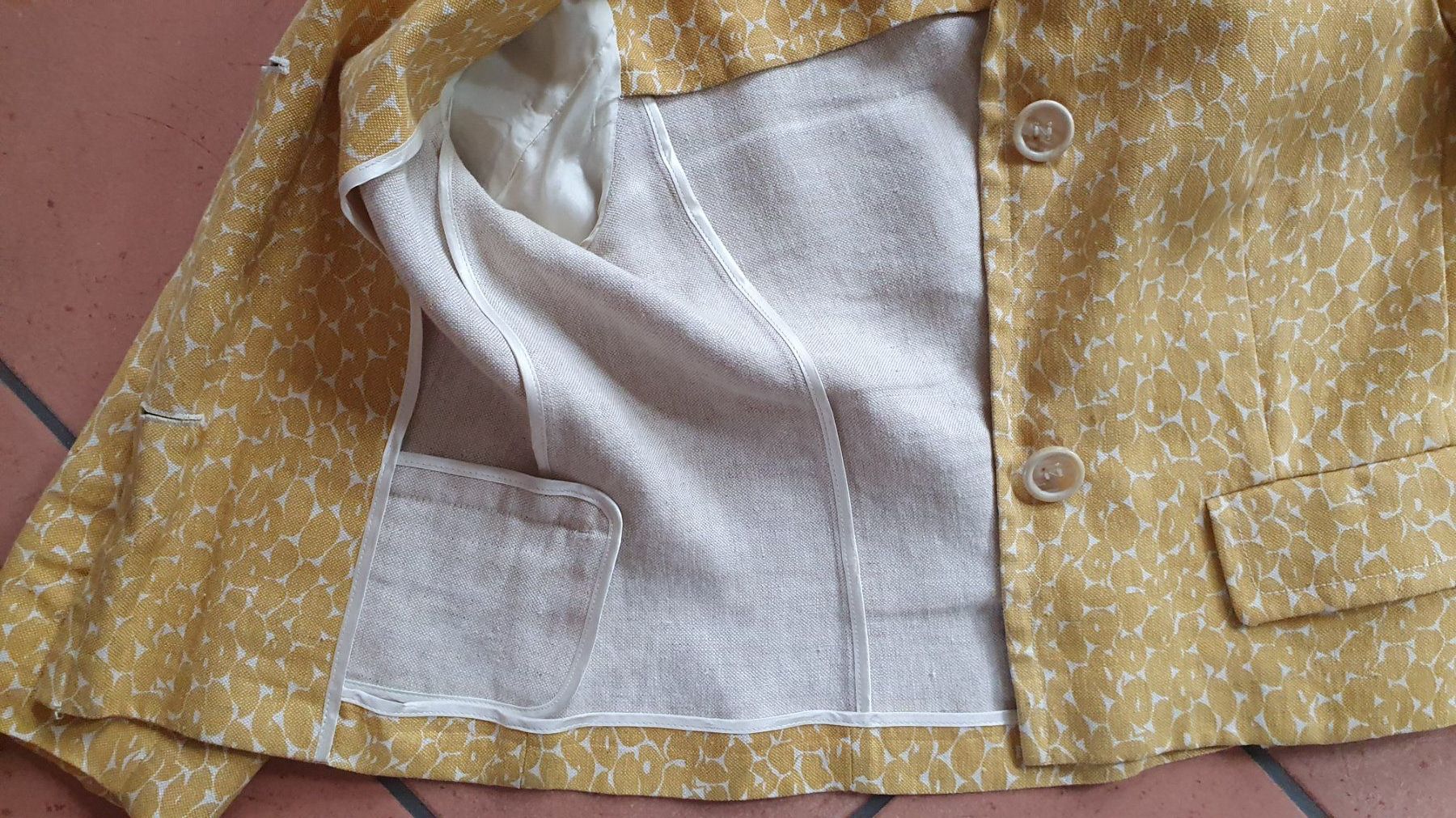 Lotti di vestiti: Leinenjacke mit passendem Shirt in Gelb – Usato da Brüttisellen venduto da Kluba 2