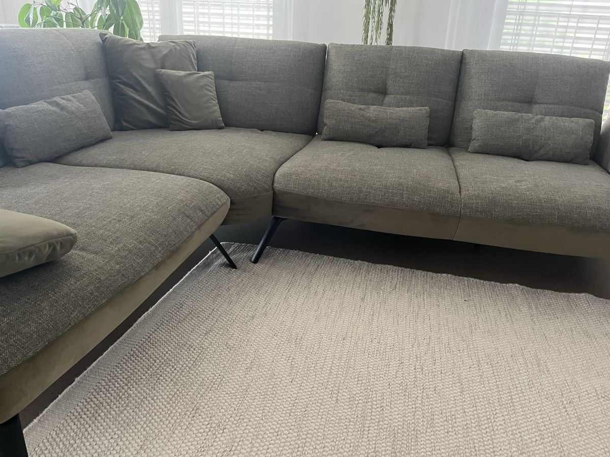 Divani: Grosse Couch khaki / grün – Usato da Zürich venduto da Molweni