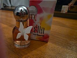 Cacharel ella