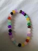 selbst gemachtes Armband bunte Perlen perfekter zusand