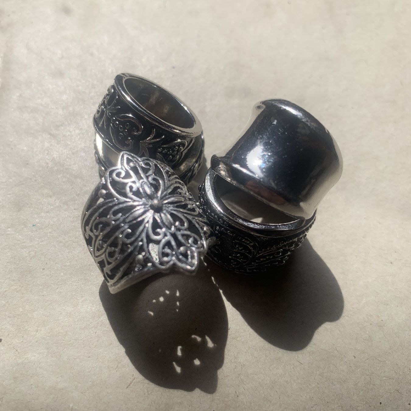 Anelli: 5er-Set Vintage-Statement-Ringe – Usato da Chalais venduto da Decoarts.art 1