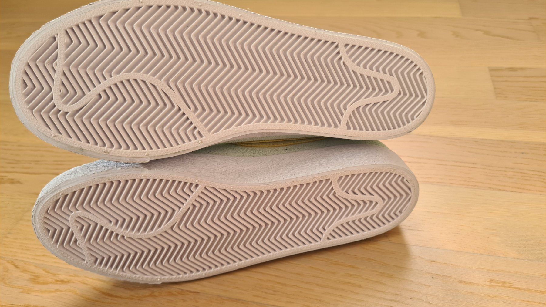 Nike Scarpe da uomo: Beautiful New Nike shoes – Nuovo (secondo la descrizione) da Embrach venduto da mba_ttk7 2
