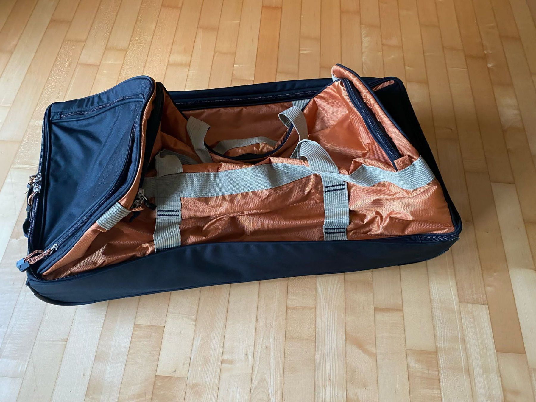 Timberland Taschen: Robuste Timberland Reisetasche mit Rollen – Gebraucht aus Flaach von nad_xpb7 4