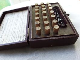 Uhrmacherwerkzeug Antike Leder-Box mit Bohrer ca 1900